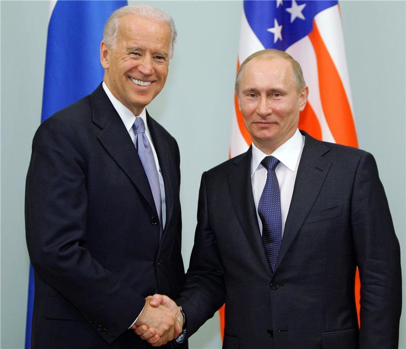 Joe Biden und Wladimir Putin im Jahr 2011: In ihrem ersten Telefonat rüsteten beide Präsidenten nicht nur ab 
