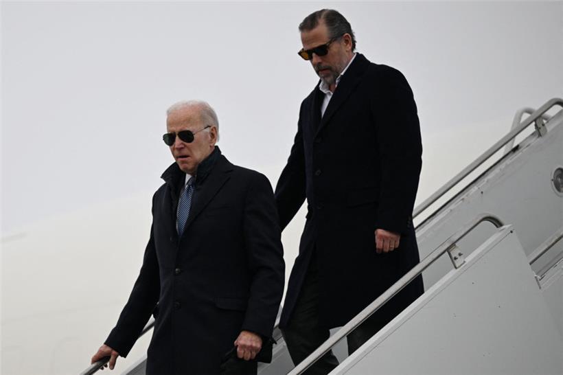 Joe Biden und sein Sohn Hunter im Februar 2023 
