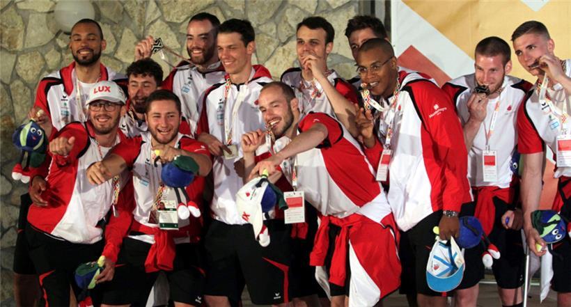 Joé Kalmes (r.) durfte sich 2019 über die Silbermedaille freuen und wird vier Jahre später erneut für die FLBB-Herren bei den JPEE in Malta auflaufen
