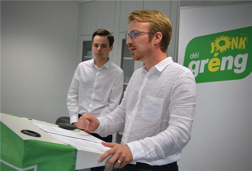 Joël Back (l.) und Fabricio Costa (r.) stellten die Ideen ihrer Partei vor, wie der Wohnungsnotstand zu lösen ist
