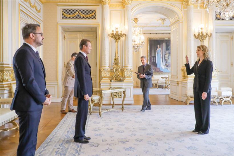 Joëlle Welfring während ihrer Vereidigung im Palast
