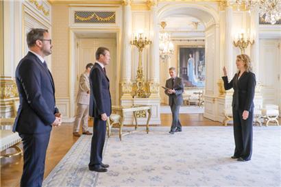 Joëlle Welfring während ihrer Vereidigung im Palast
