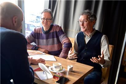 Johannes Birgmeier (l.) und Nico Meyrer von der Vereinigung „Eis Stad“ wollen die Bürgerbeteiligung in Luxemburg institutionalisieren
