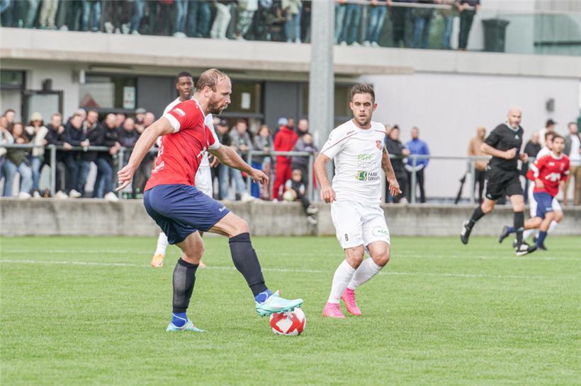Johnny Amadei (r.) genießt vollstes Vertrauen bei Trainer Samy Smaïli

