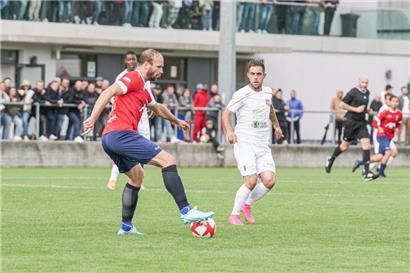 Johnny Amadei (r.) genießt vollstes Vertrauen bei Trainer Samy Smaïli

