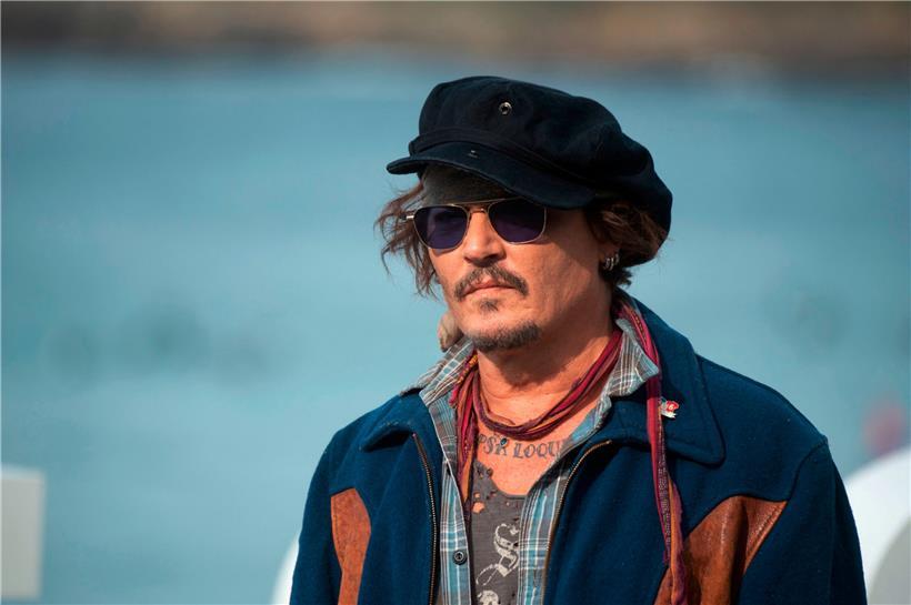 Johnny Depp durfte auf dem Filmfestival einen Ehrenpreis entgegennehmen – jedoch nicht ohne öffentliche Proteste, bei denen es um die Misshandlungsvorwürfe gegen die Hollywood-Legende ging
