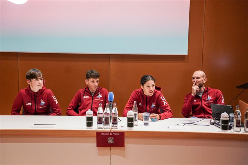 Jonah Flammang-Lies, Lennox Papi und Marie Schreiber (v.l.n.r.) fahren am Sonntag bei der WM in Li4évin. Unterstützt werden sie von Nationaltrainer Jempy Drucker (r.).
