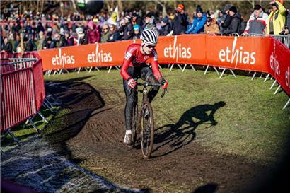 Jonah Flammang-Lies machte im Junioren-Rennen früh mit dem Boden Bekanntschaft
