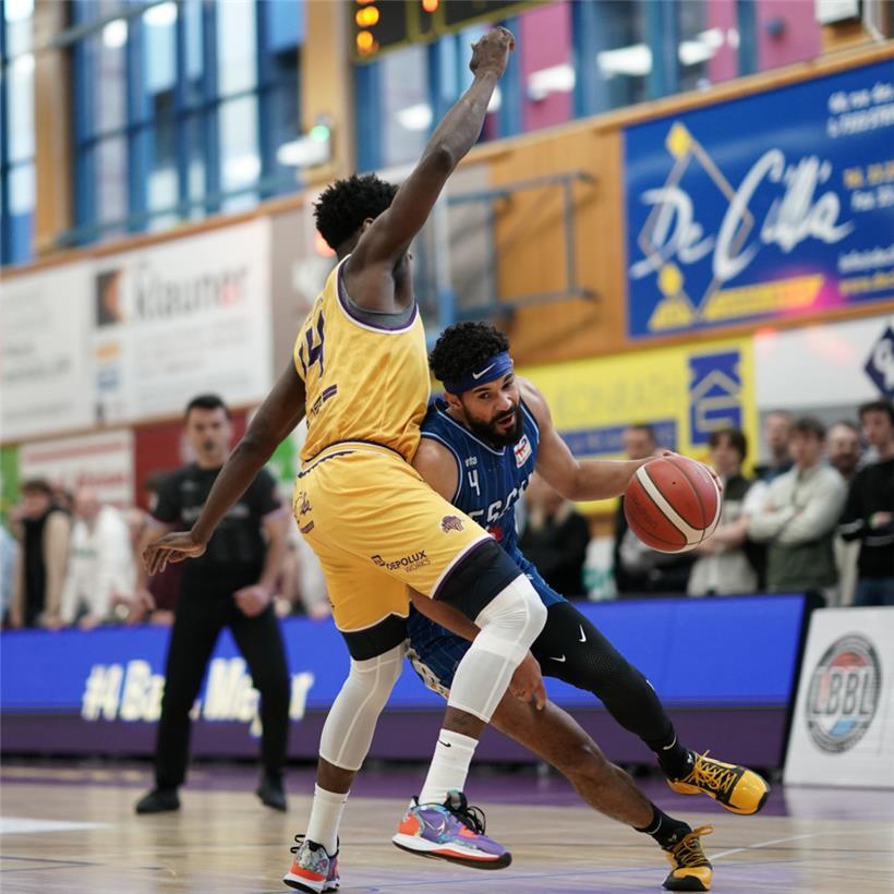 Jordan Hicks (in Blau) sorgte nach dem Dreh für die erste Escher Führung
