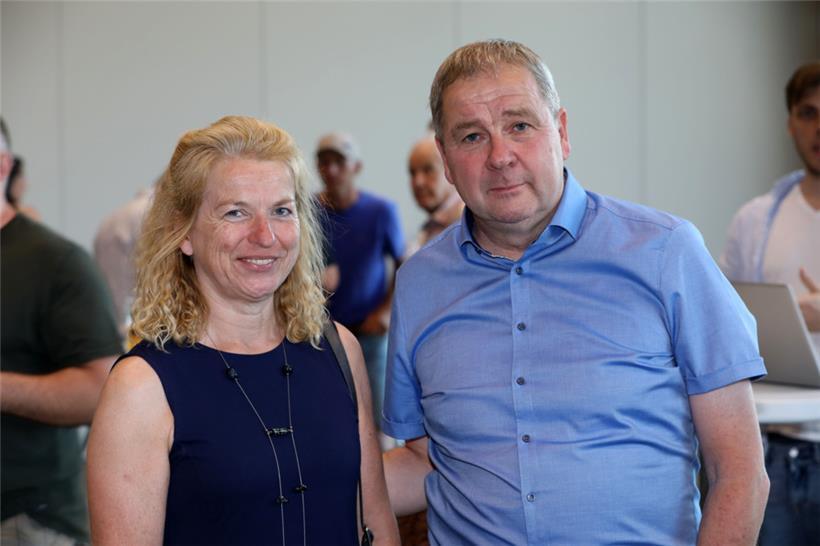 Josée-Anne Siebenaler-Thill gratulierte Michel Wolter am Sonntagabend im Käerjen...