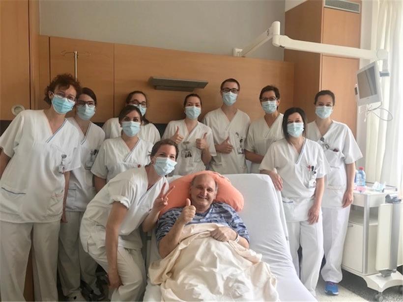 Joseph ist der erste Patient aus dem Grand Est, der nach seiner Behandlung in Luxemburg in die Heimat zurückkehren kann – er bedankt sich von ganzem Herzen bei dem Team, das sich um ihn gekümmert hat

