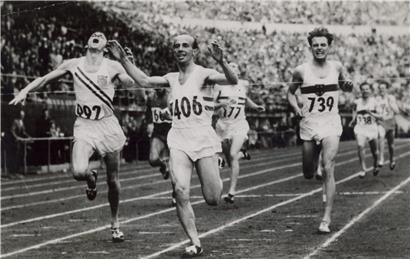 Josy Barthel bei seinem Olympiasieg 1952 in Helsinki
