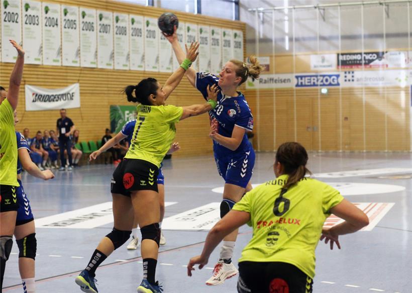 Joy Wirtz (in Blau) war mit sieben Treffern beste Schützin des HBD