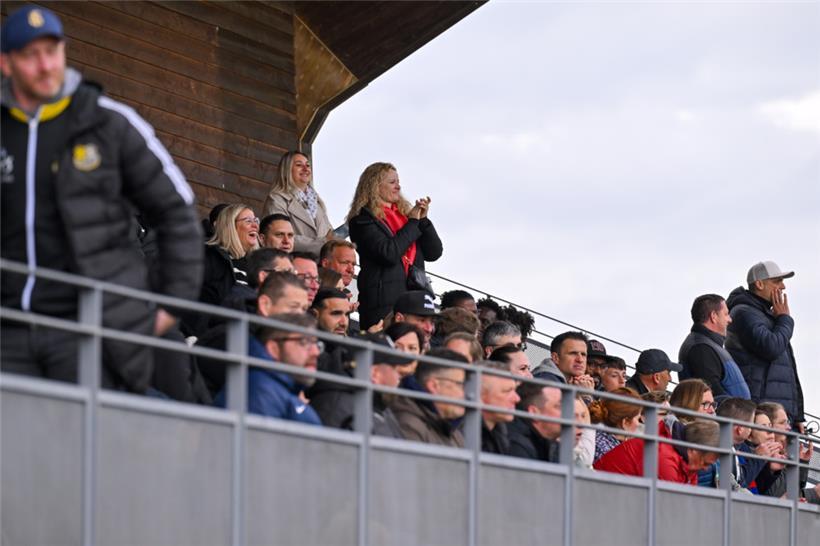 Jubel auf den Tribünen: Diesen Damen gefiel, was sie geboten bekamen