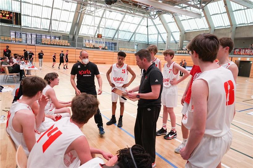 Jugendtrainer Christophe Flammang und die Sparta-U16 genossen es, wieder ein richtiges Spiel bestreiten zu dürfen
