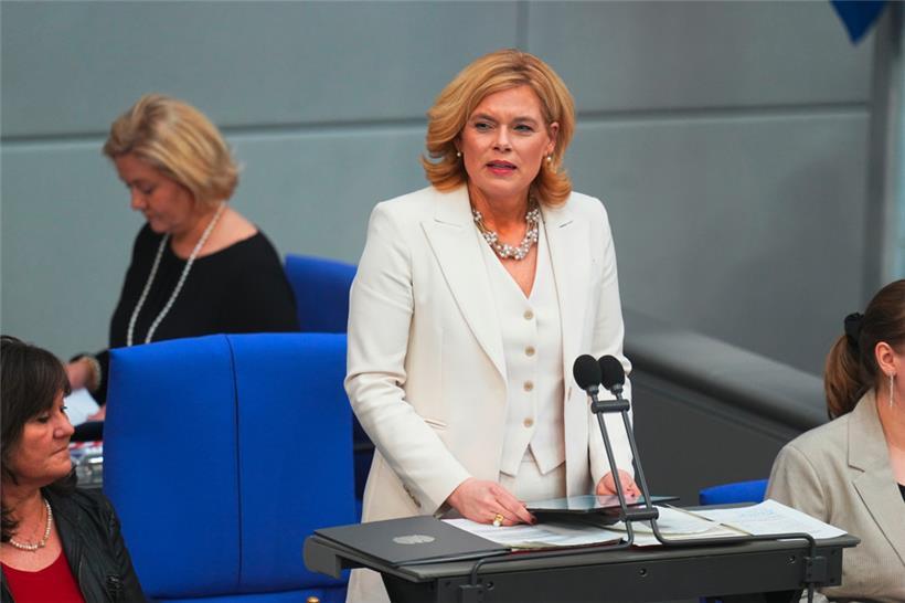 Julia Klöckner (CDU), Bundestagspräsidentin, spricht erstmals in ihrem neuen Amt bei der konstituierenden Sitzung des neuen Bundestags
