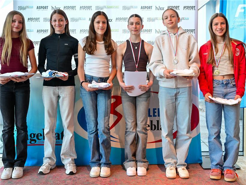 Julia Othe (Fola) steht vor Victoria Hurt (CSL) und Marie Welter in der U14-Reihenfolge 2013 beim Jugendwettbewerb