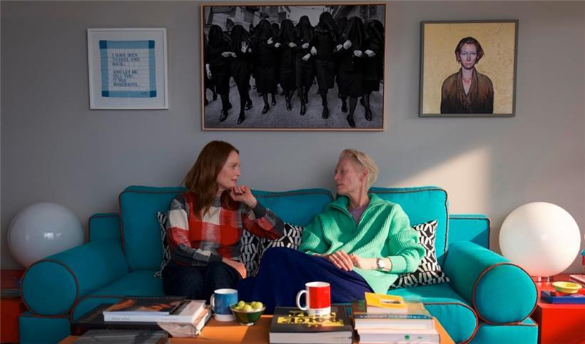 Julianne Moore (l.) und Tilda Swinton (r.) in „The Room Next Door“
