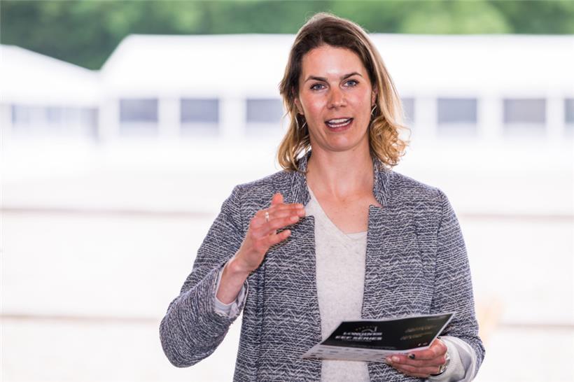 Julie Thiry verwies auf die strengen organisatorischen Regeln im Rahmen des CSIO-3*-Turniers 
