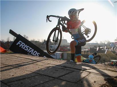 June Nothum bei ihrem ersten WM-Auftritt in Hulst, Sportlerin in Aktion auf internationaler Bühne