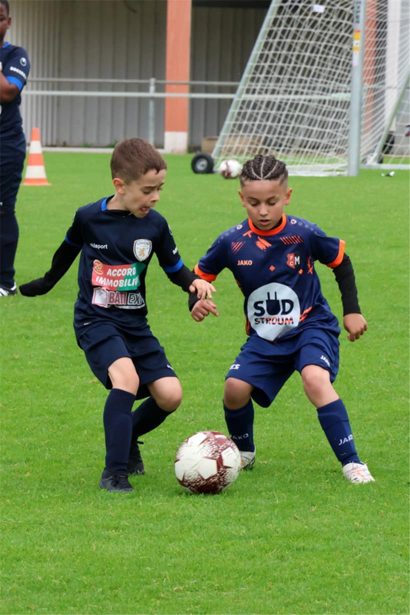 Junge Dribbelkünstler in Aktion