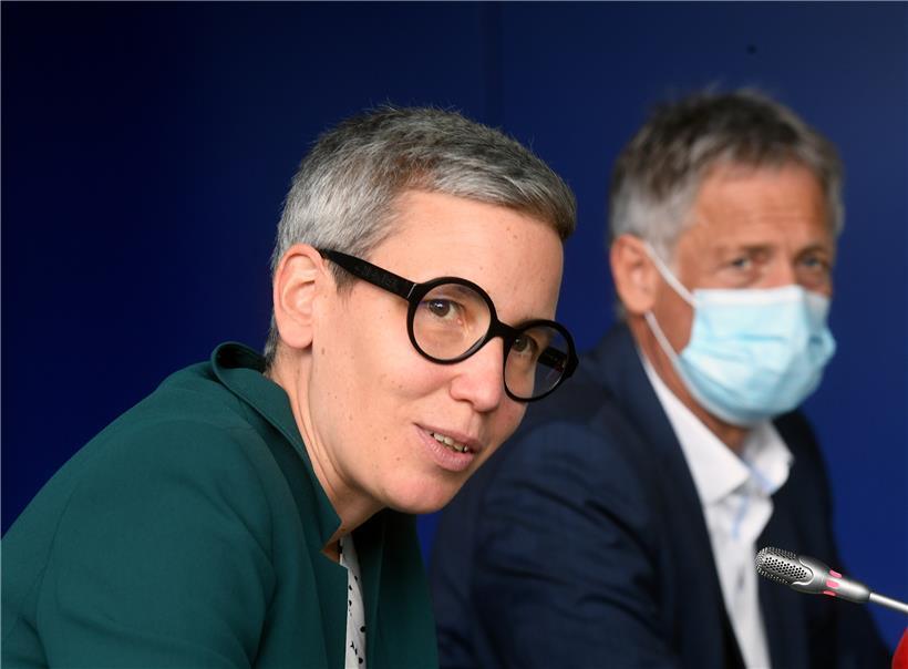 Justizministerin Sam Tanson und Polizeiminister Henri Kox bei der Pressekonferenz zum „Ju-Cha“-Gesetzestext
