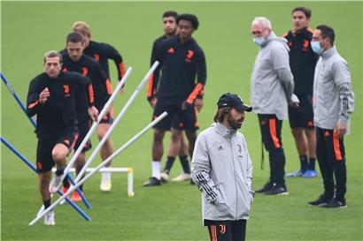 Juventus-Trainer Andrea Pirlo und seine Mannschaft bereiteten sich gestern noch im eigenen Trainingszentrum auf ihr Duell gegen Dynamo Kiew vor
