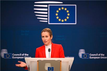 Kaja Kallas spricht von einer „sehr, sehr schwierigen Zeit“ für die Ukraine. Die Ukrainer wären „definitiv viel stärker“, wenn sie die Europäer in Florida an ihrer Seite gehabt hätten, gab sie zu bedenken. Sie vertraue aber darauf, „dass die Ukrainer für sich selbst einstehen“
