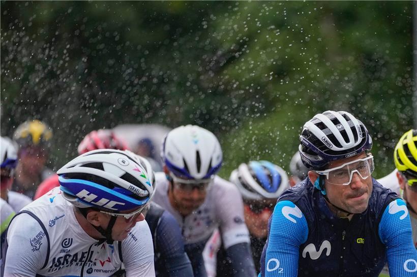 Kalt und warm gewohnt: Radfahren ist im Vergleich zu Fußball ein Sport, kein Spiel  
