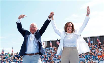 Kamala Harris und Tim Walz in Eau Claire, Wisconsin
