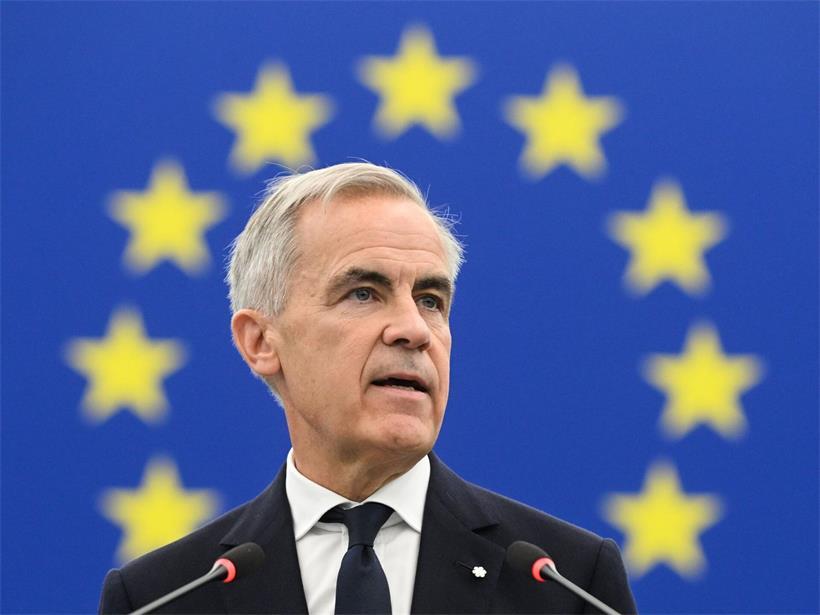 Kanadas Premierminister Mark Carney hält während einer feierlichen Sitzung im Europäischen Parlament in Straßburg