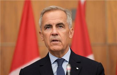 Kanadas Premierminister Mark Carney spricht mit den Medien während einer Pressekonferenz
