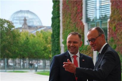 Kanzler Friedrich Merz (r.) empfängt den polnischen Präsidenten Karol Nawrocki vor dem Kanzleramt in Berlin
