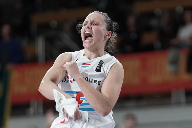 Kapitänin Magaly Meynadier feierte den dritten Sieg im dritten Spiel
