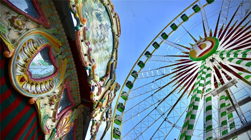 Karussell und Riesenrad gehören zur „Schueberfouer“ einfach dazu. Karussell und Riesenrad gehören zur „Schueberfouer“ einfach dazu. Zu beiden Attraktionen gibt es in diesem Jahr Neues zu vermelden.
