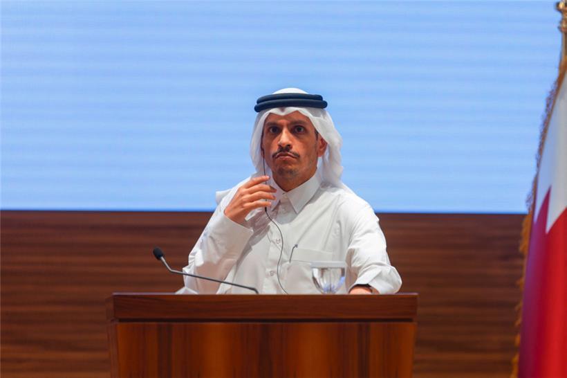 Katars Premierminister und Außenminister Mohammed bin Abdulrahman al-Thani gibt am 25. Oktober 2023 in Doha eine Pressekonferenz mit dem Außenminister der Türkei (nicht im Bild)
