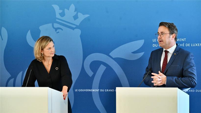 Katharina von Schnurbein und Xavier Bettel stellen den Nationalen Aktionsplan gegen Antisemitismus vor

