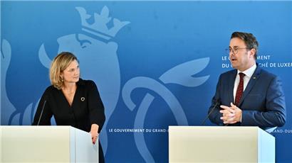 Katharina von Schnurbein und Xavier Bettel stellen den Nationalen Aktionsplan gegen Antisemitismus vor
