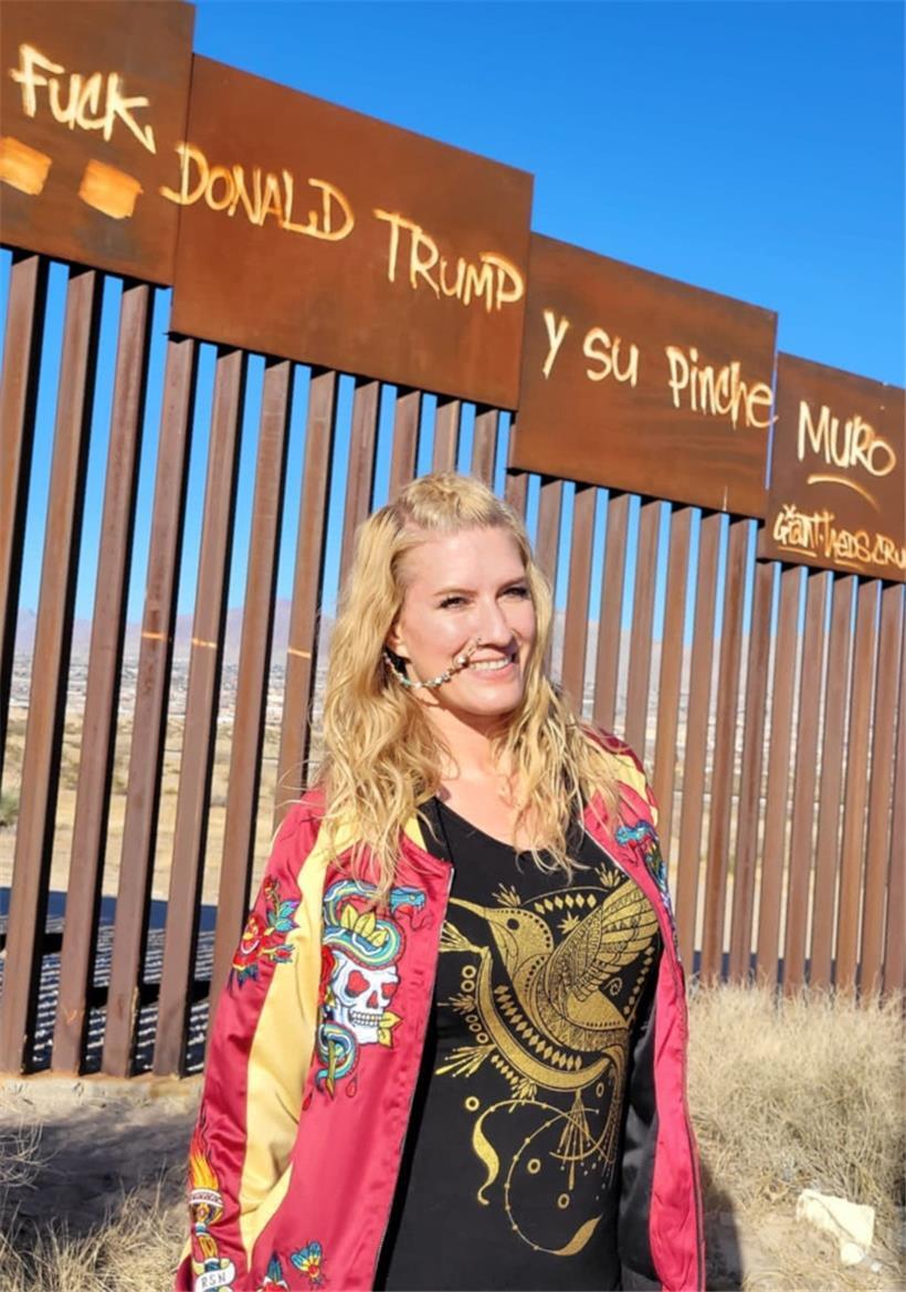 Kathrin Zeiske vor Donald Trumps „verdammter Mauer“: 
