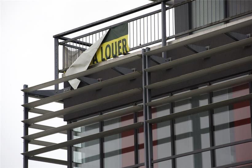 Kaum ein Politikfeld beschäftigt die Menschen in Luxemburg mehr als das Wohnen. Zumindest den unteren Einkommensklassen sollen nun größere Zuschüsse gewährt werden.
