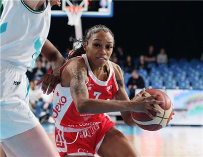 Kayaja Williams war mit 28 Punkten am deutlichen Bartringer Heimsieg beteiligt 
