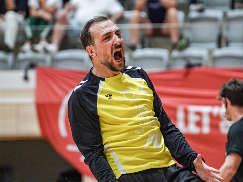 HBK-Wille überrascht sorglosen Meister Keeper Serasset liefere ein starkes Spiel