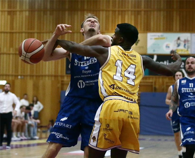 Kein Durchkommen: Steelers-Neuzugang Robertas Jonaitis erzielte zwar 32 Punkte und pflückte 15 Rebounds, seine Mannschaft war aber chancenlos gegen Malcolm Richardson (in Gelb) und Steinsel
