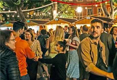 Keine Panik in Portugal: Menschen halten sich am 2. Juni auf der Rua São Pedro de Alcântara auf, wo trotz steigender Fallzahlen derzeit keine Einschränkungen gelten
