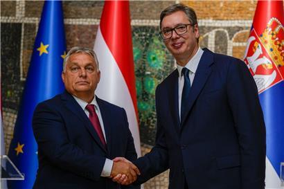 Viktor Orban und Aleksandar Vucic vor der neuen Ungarn-Serbien Eisenbahnlinie, Eröffnung verschoben wegen ungarischer Wahlen