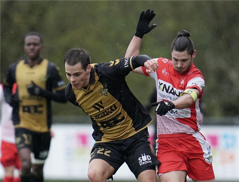 Kempes Tekiela (l.)

