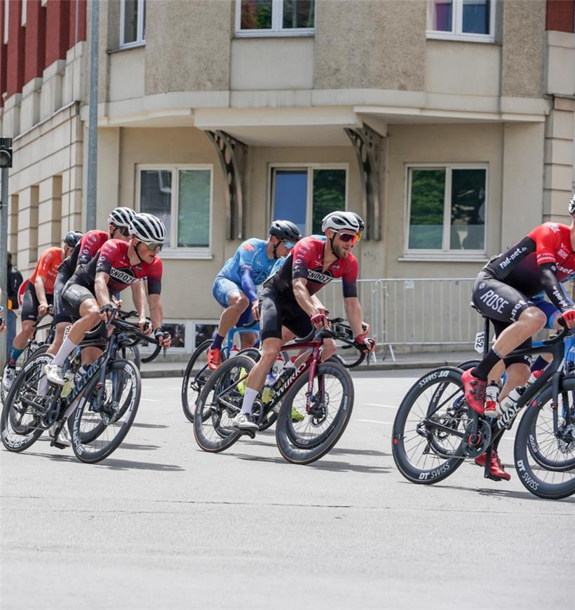 Ken Conter (links) gewann in Bartringen glücklich
