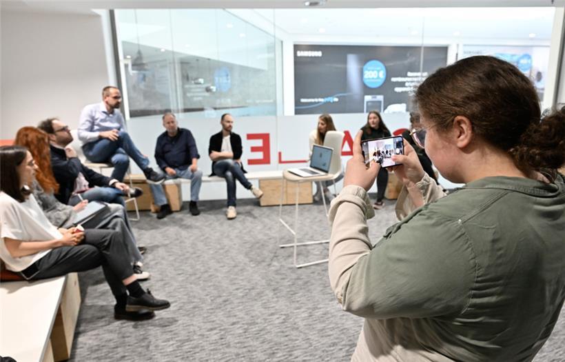 Kendra Cook hielt u.a. die Redaktionskonferenz des Tageblatt im Bild fest
