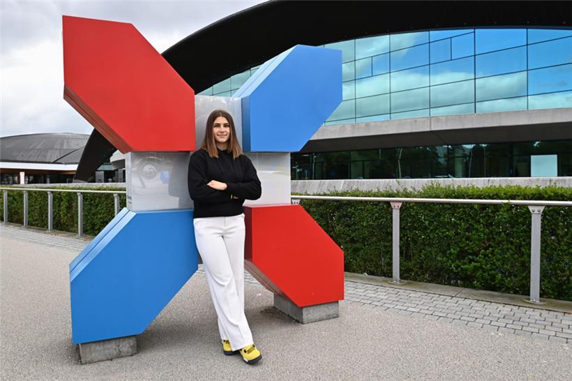 Kenza Cossu wird sich in den kommenden Monaten auf ihr Abitur vorbereiten
