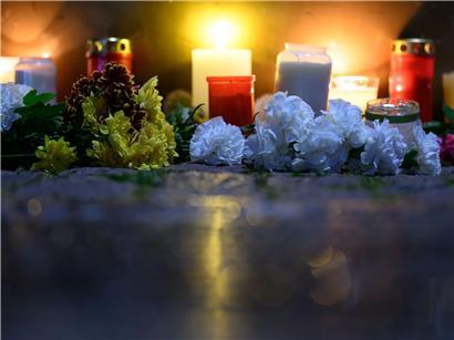 Kerzen und Blumen am Gedenkort der Amokfahrt in Leipzig mit zwei Toten und drei Schwerverletzten an Grimmaischer Straße